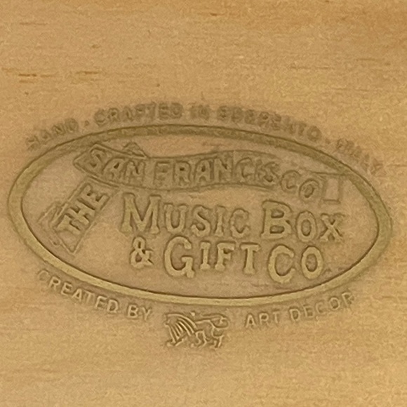 RARE Vintage "Ercolano" Hand Crafted High Gloss Red Wood Music Box. - Picture 5 of 6